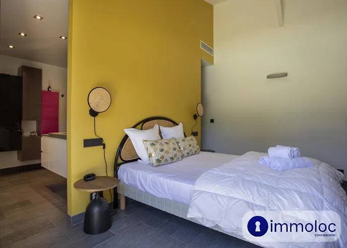 Air-Conditioned Villa With Pool And Garden