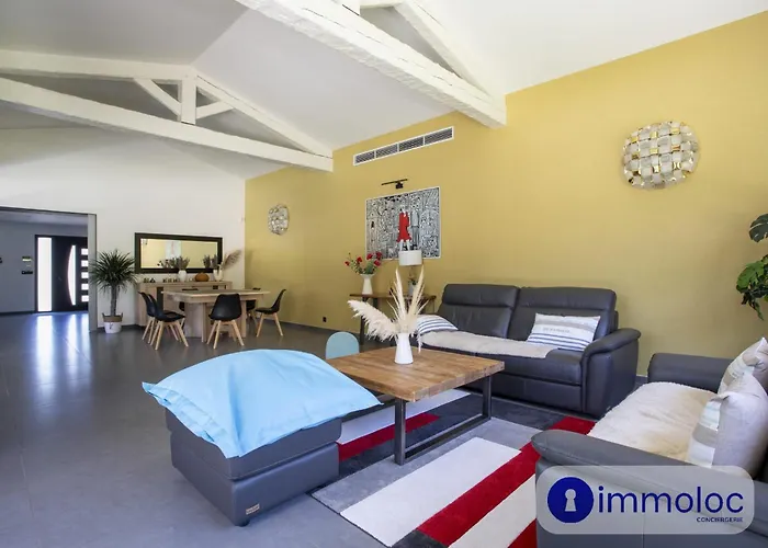 Air-Conditioned Villa With Pool And Garden